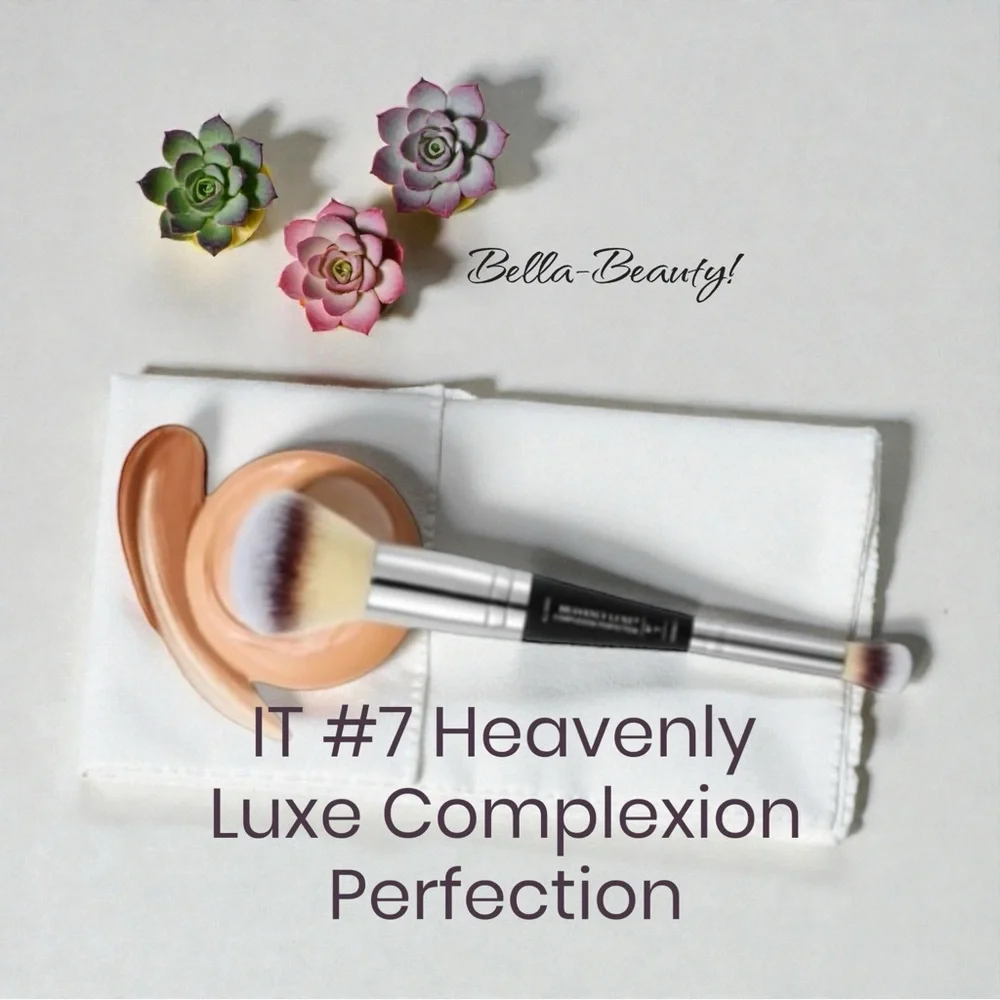IT #7 Heavenly Luxe Complexion Perfection Brush